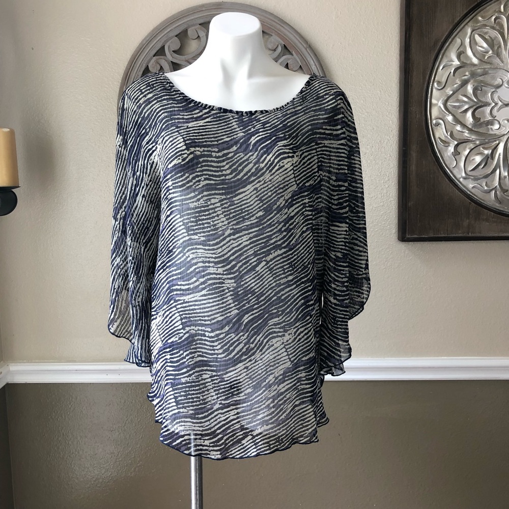 Hypnotized Navy and off white pattern sheer top